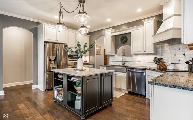 9358 Sullivan Place, Zionsville, IN 46077