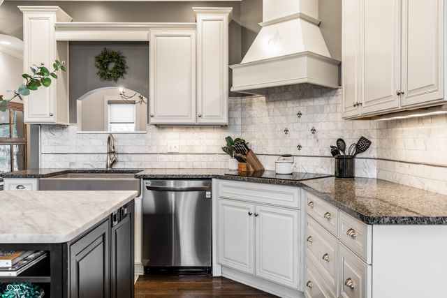 9358 Sullivan Place, Zionsville, IN 46077