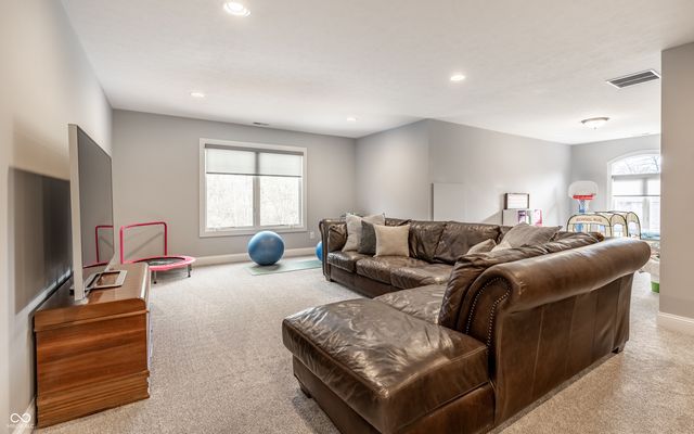 9358 Sullivan Place, Zionsville, IN 46077