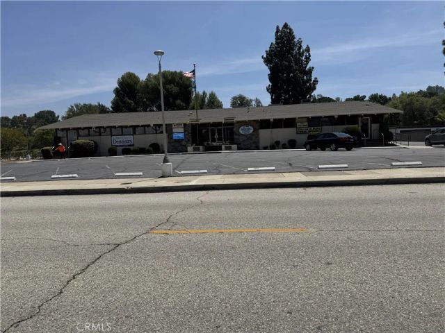 19110 Avenue Of The Oaks, Newhall, CA 91321