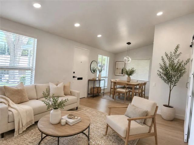 19110 Avenue Of The Oaks, Newhall, CA 91321