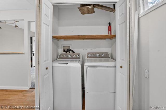 271 S Williams Lake Road, Waterford, MI 48327