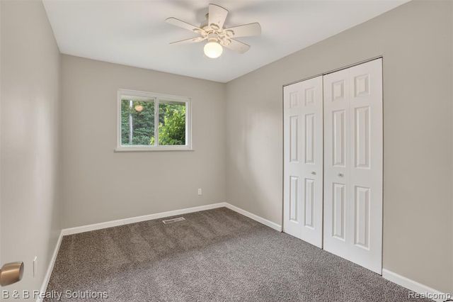 271 S Williams Lake Road, Waterford, MI 48327