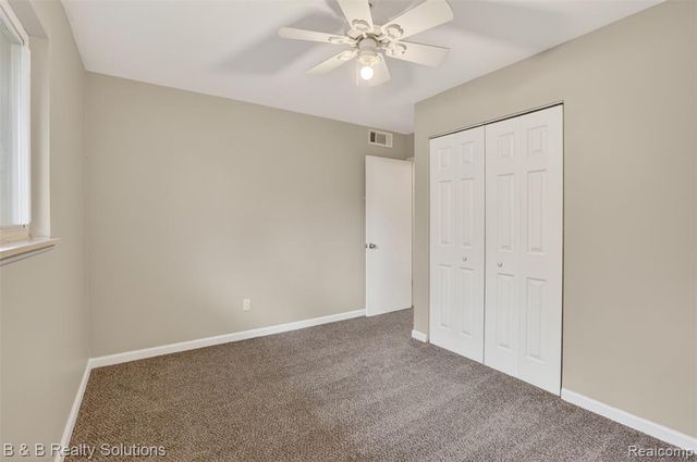 271 S Williams Lake Road, Waterford, MI 48327