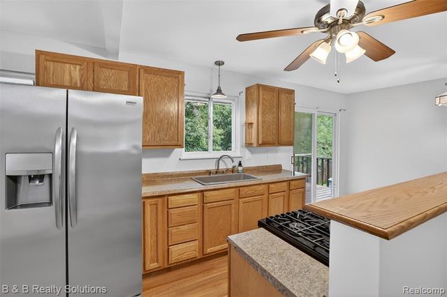 271 S Williams Lake Road, Waterford, MI 48327