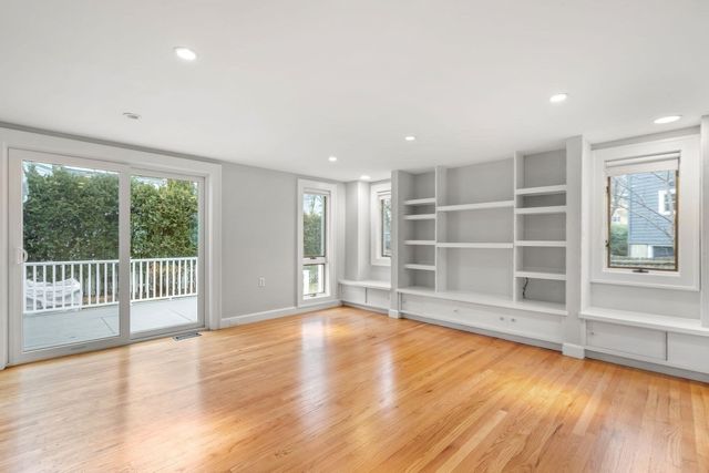 21 Lantern Lane 21, Newton, MA 02459