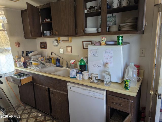 5301 W SHEENA Drive, Glendale, AZ 85306