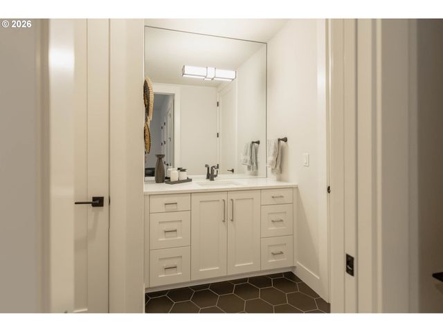 4560 Sw 59th Ave, Portland, OR 97211