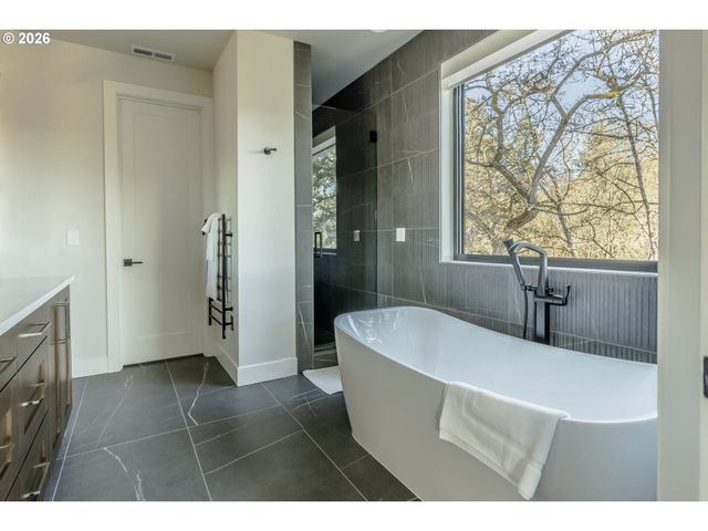 4560 Sw 59th Ave, Portland, OR 97211