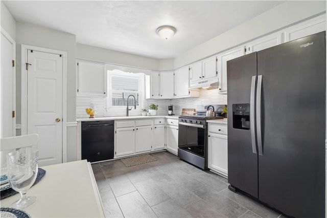 875 Avatar DR, Virginia Beach, VA 23454