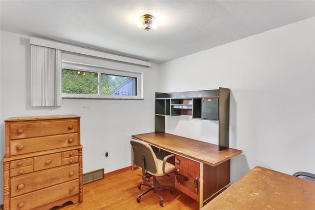 2 Blanchard Ln, N Versailles, PA 15137