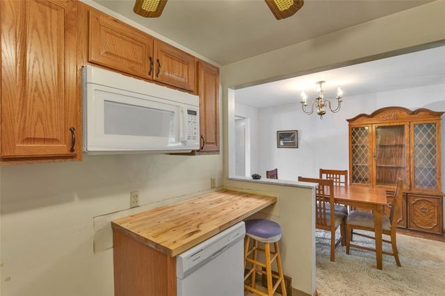 2 Blanchard Ln, N Versailles, PA 15137