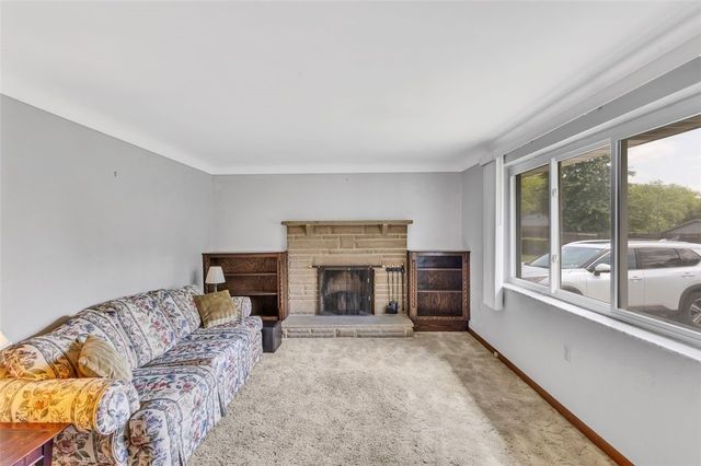 2 Blanchard Ln, N Versailles, PA 15137