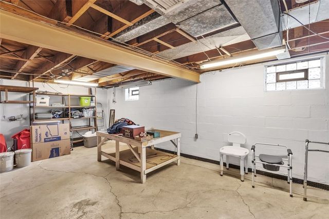 2 Blanchard Ln, N Versailles, PA 15137