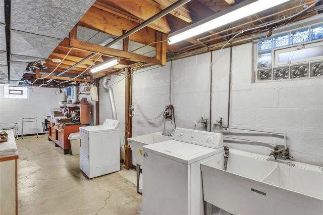 2 Blanchard Ln, N Versailles, PA 15137