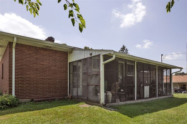 2 Blanchard Ln, N Versailles, PA 15137