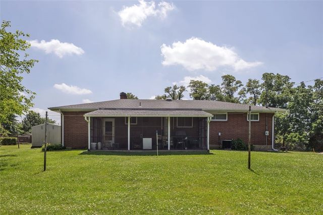 2 Blanchard Ln, N Versailles, PA 15137