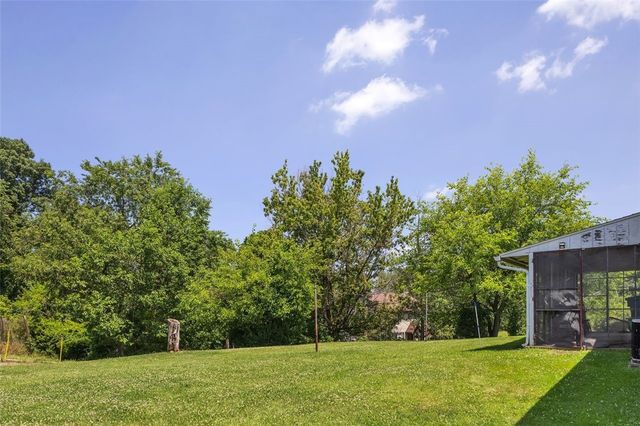 2 Blanchard Ln, N Versailles, PA 15137