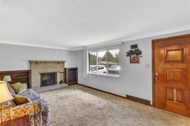 2 Blanchard Ln, N Versailles, PA 15137