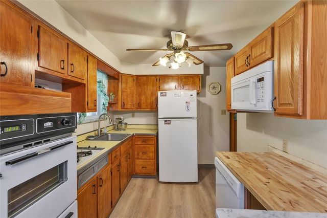 2 Blanchard Ln, N Versailles, PA 15137