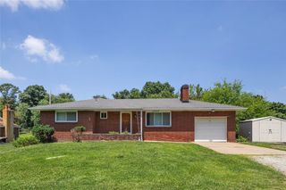 2 Blanchard Ln, N Versailles, PA 15137