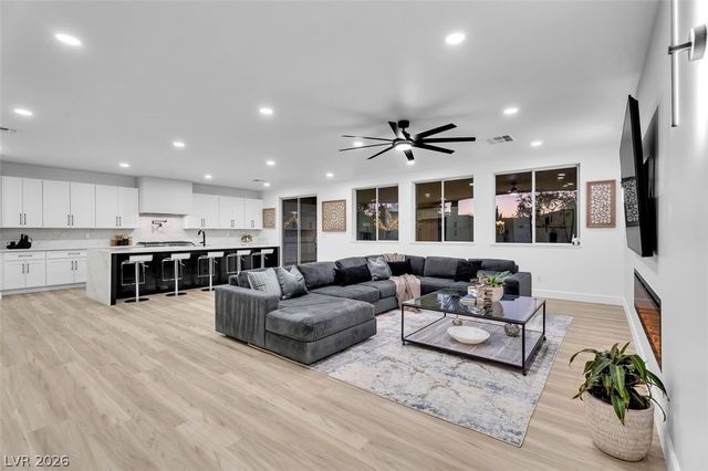 6496 Glen River Circle, Las Vegas, NV 89131