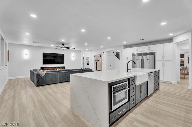 6496 Glen River Circle, Las Vegas, NV 89131