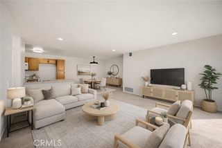 2521 W Sunflower Avenue R8, Santa Ana, CA 92704