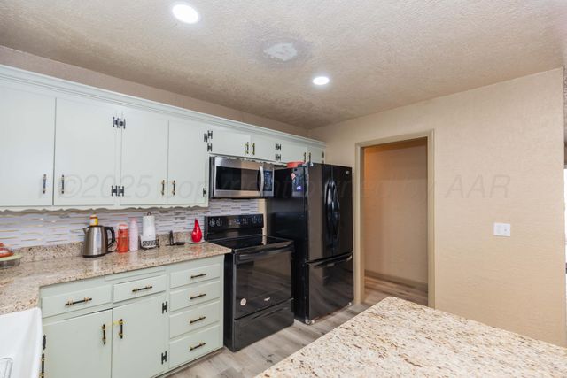 201 S Wall Street, Stratford, TX 79084