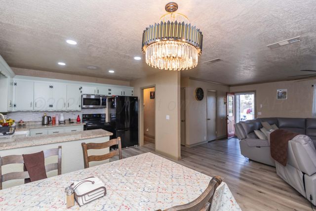 201 S Wall Street, Stratford, TX 79084