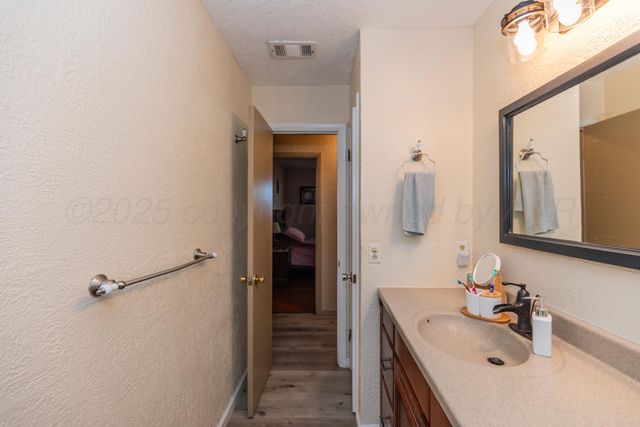 201 S Wall Street, Stratford, TX 79084