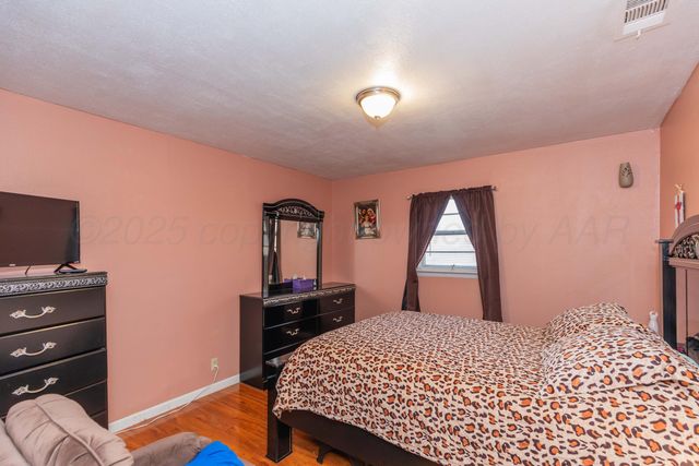 201 S Wall Street, Stratford, TX 79084