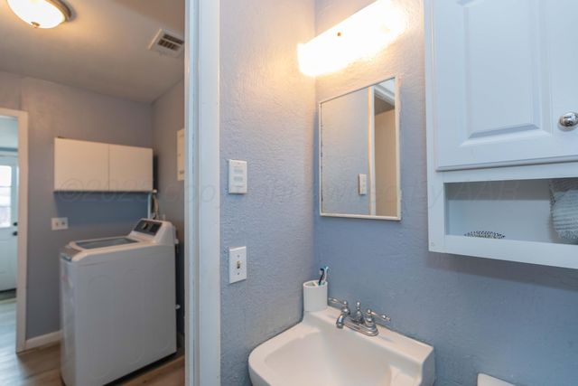 201 S Wall Street, Stratford, TX 79084