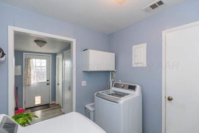 201 S Wall Street, Stratford, TX 79084