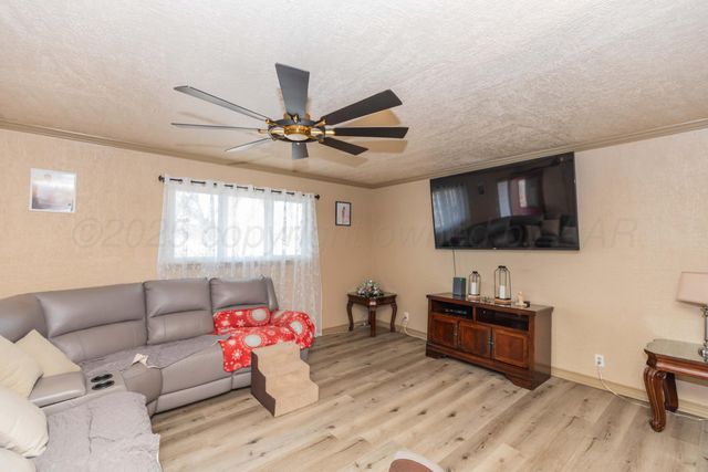 201 S Wall Street, Stratford, TX 79084