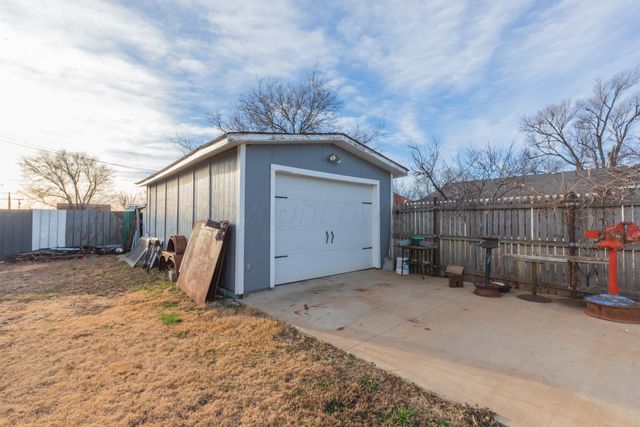 201 S Wall Street, Stratford, TX 79084