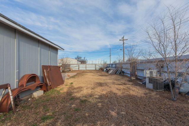 201 S Wall Street, Stratford, TX 79084