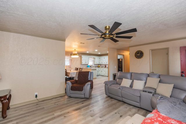 201 S Wall Street, Stratford, TX 79084