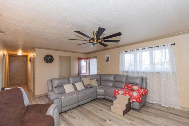 201 S Wall Street, Stratford, TX 79084