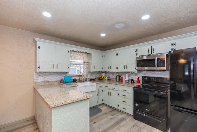 201 S Wall Street, Stratford, TX 79084