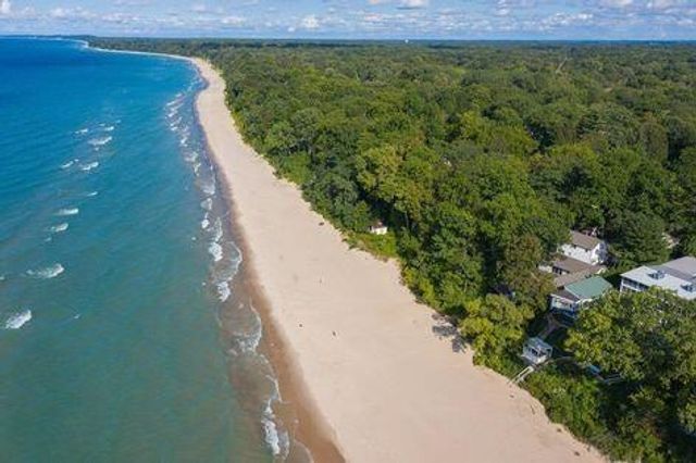 9132 National Parkway, Union Pier, MI 49129