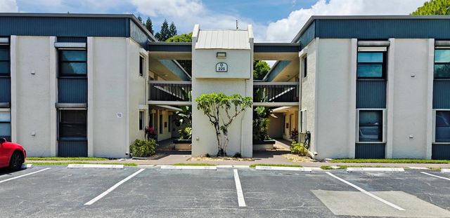 225 SE 10th Street D3, Deerfield Beach, FL 33441