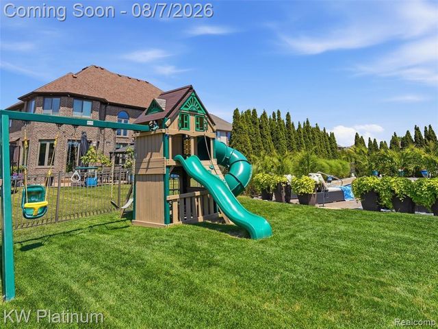 19275 Elkhound Drive, Macomb, MI 48044