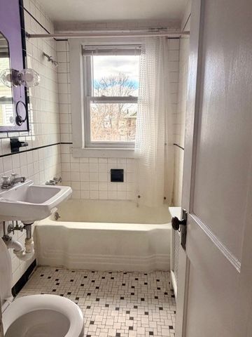 21 James St, New Bedford, MA 02740