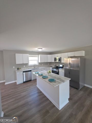241 Charlotte Cir, Statham, GA 30666