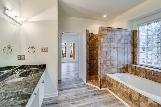 2450 River Oaks DR, Kingsland, TX 78639