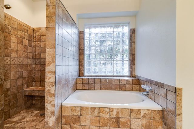 2450 River Oaks DR, Kingsland, TX 78639