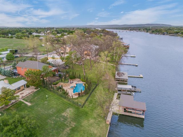 2450 River Oaks DR, Kingsland, TX 78639