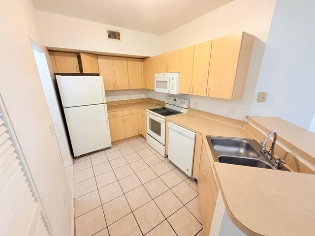 1302 Belmont Lane 1302, North Lauderdale, FL 33068