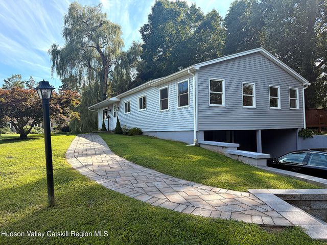 16 Trinity Place, Rhinebeck, NY 12572